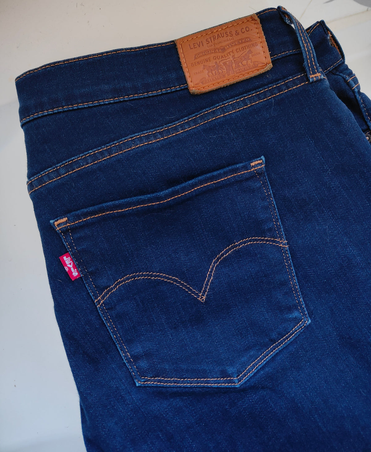 Levi's 314 Shaping Straight Jeans – Dark Indigo. Size 34