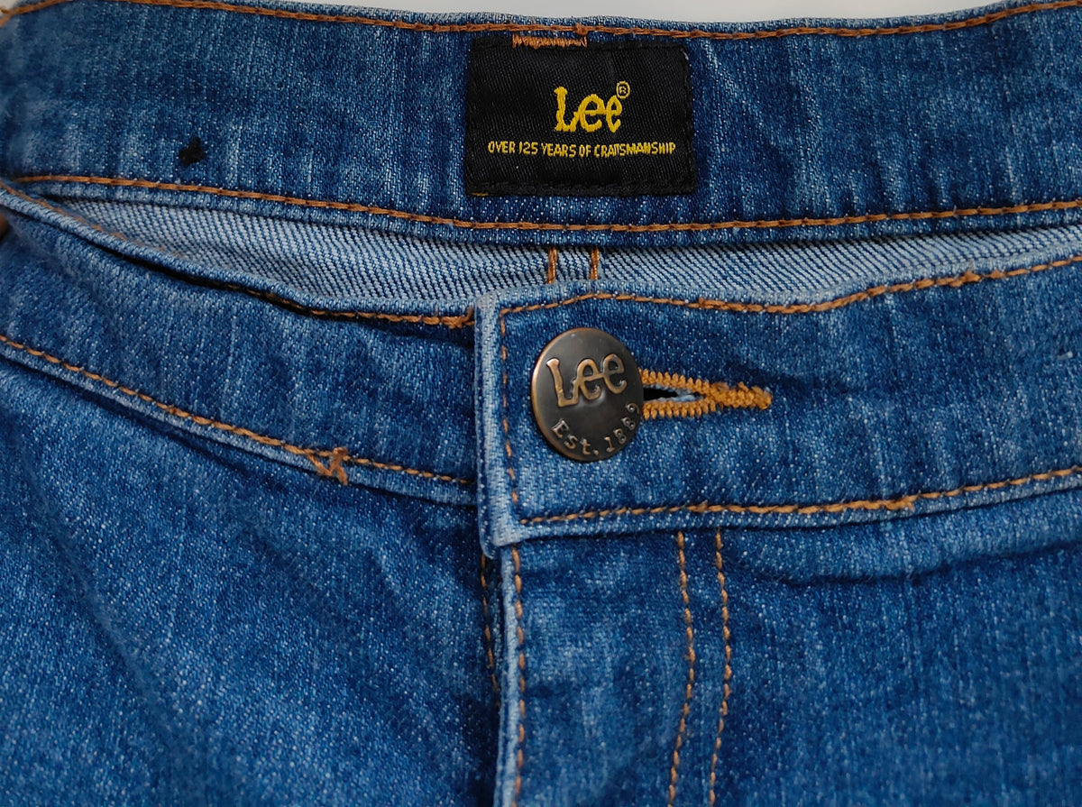 Lee Jeans W38 — Mid Blue Straight Leg