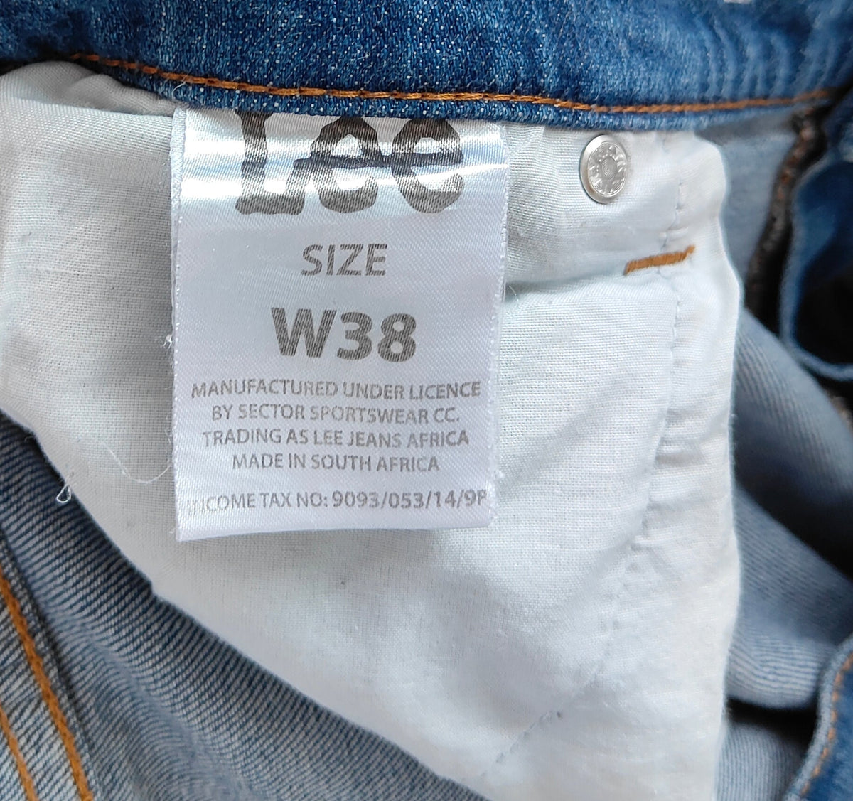 Lee Jeans W38 — Mid Blue Straight Leg