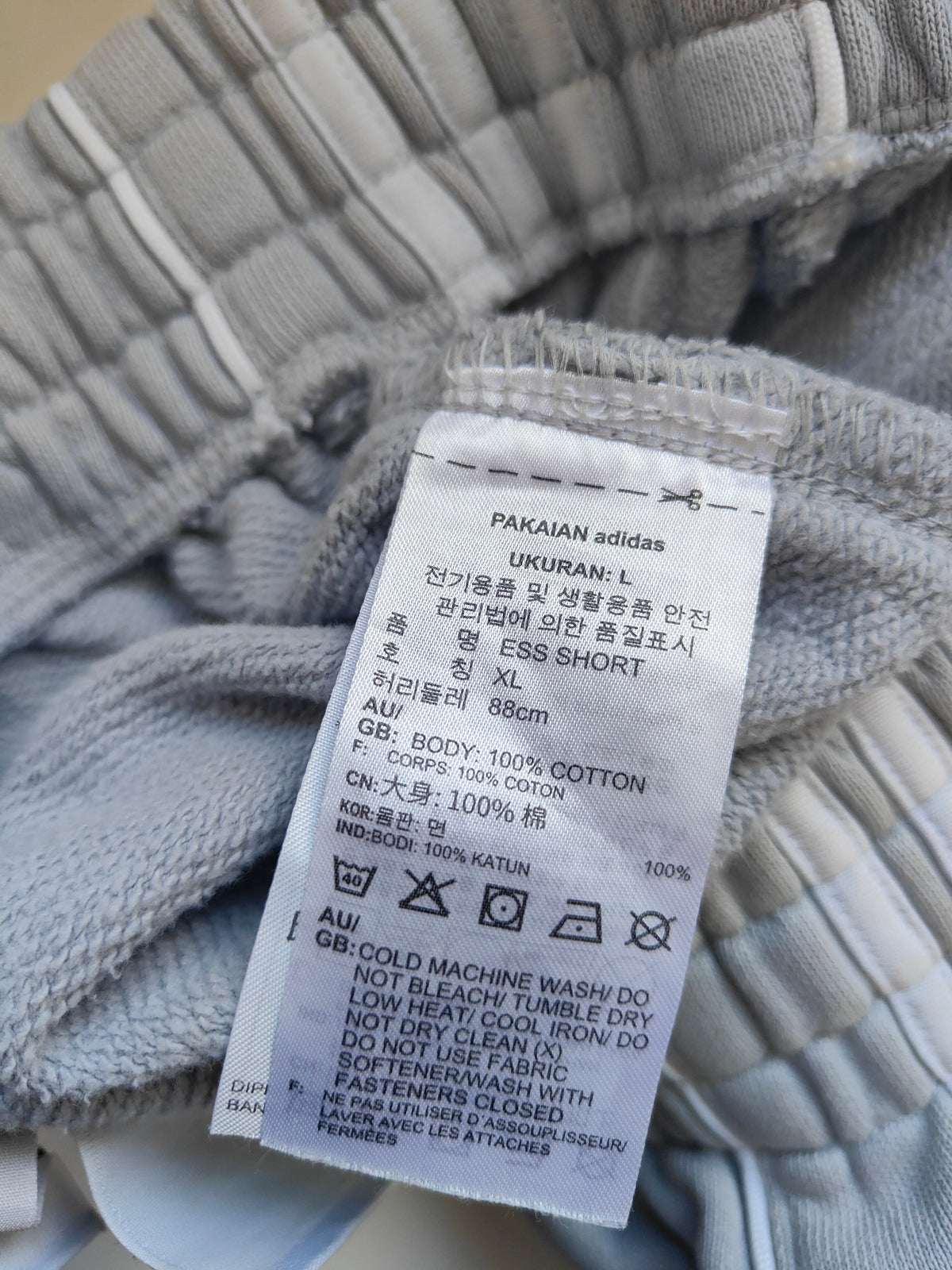 Adidas Originals ESS Short — Light Grey / Size L (AU/NZ L)