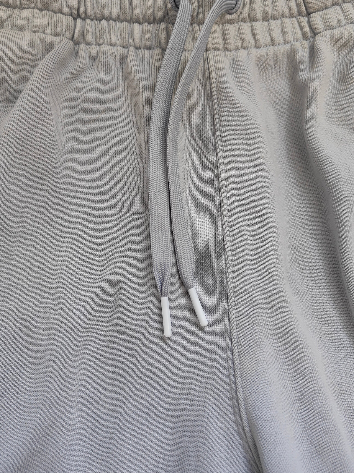 Adidas Originals ESS Short — Light Grey / Size L (AU/NZ L)