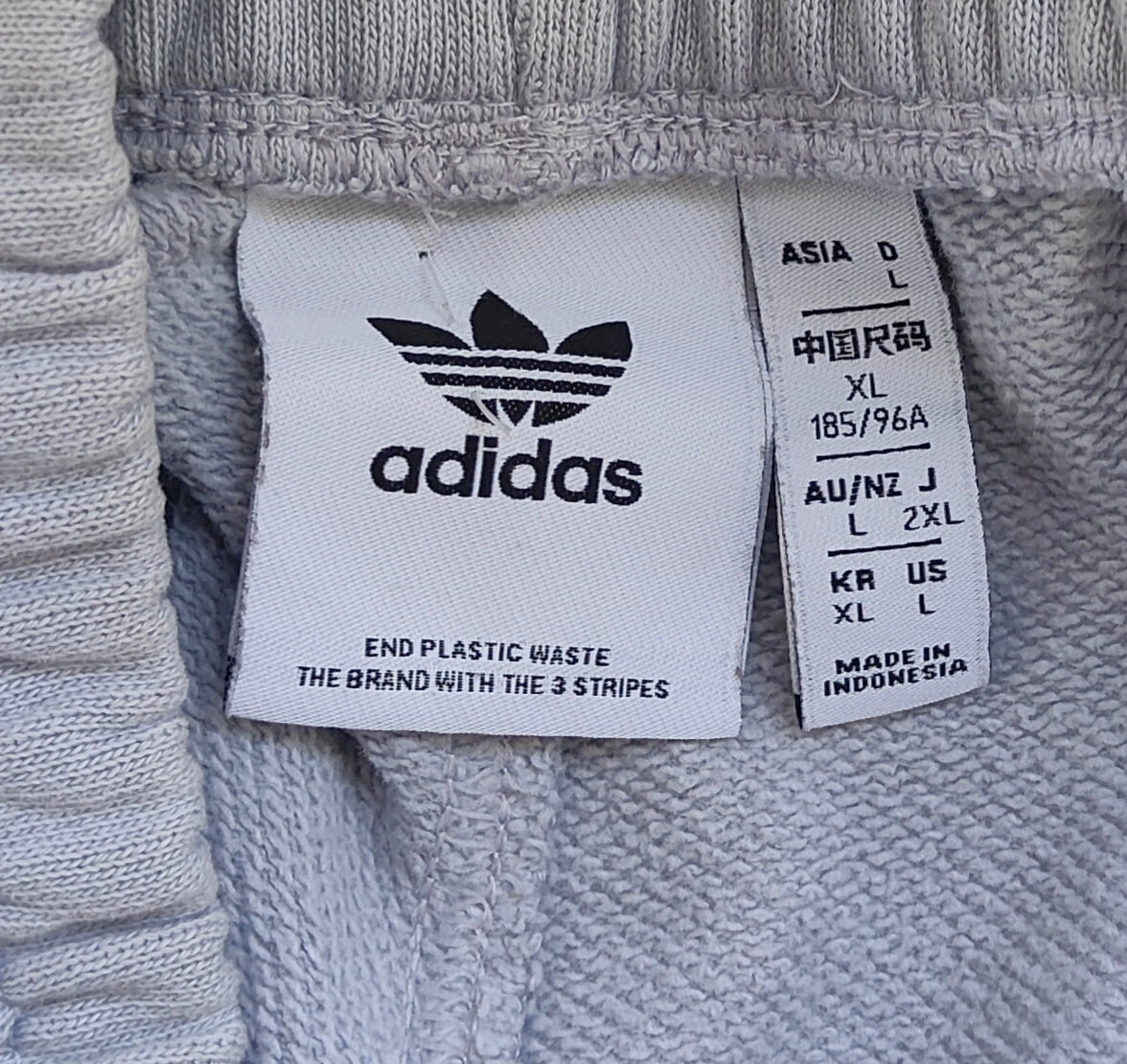 Adidas Originals ESS Short — Light Grey / Size L (AU/NZ L)