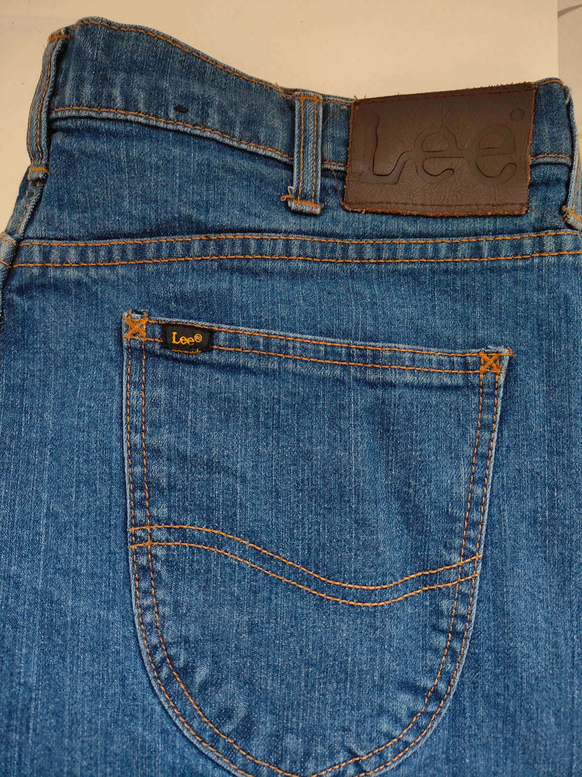 Lee Jeans W38 — Mid Blue Straight Leg