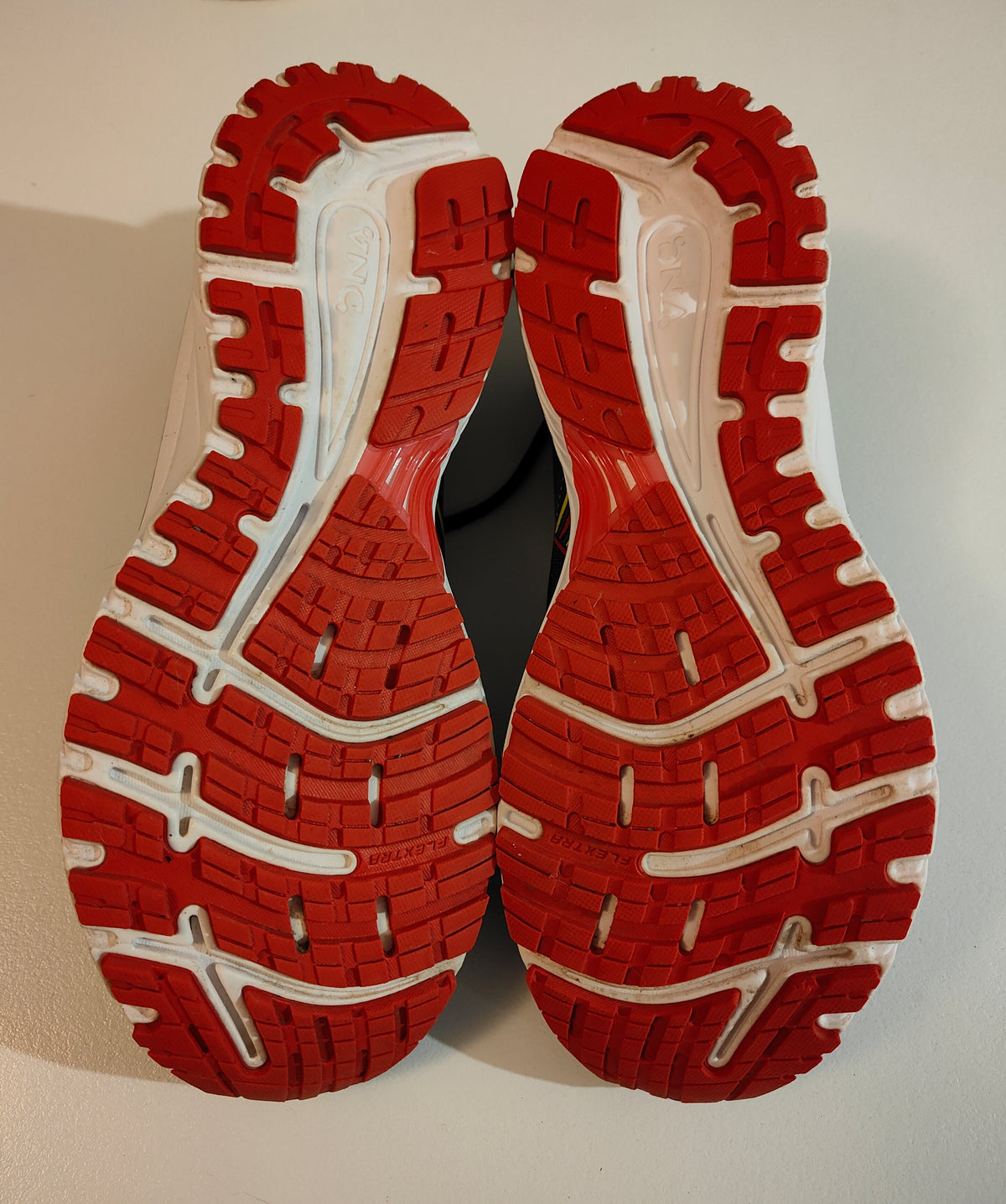 Brooks Adrenaline GTS Running Shoes – Size 11 US